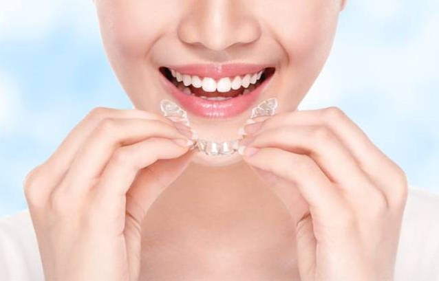 ①戴牙套期间或摘掉牙套后,认真咀嚼锻炼,做好面部肌肉训练.