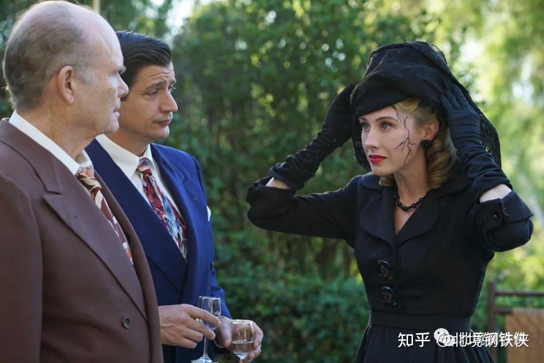 多蒂·安德伍德假扮特工卡特抢劫纽约某银行客户保险箱里的竞技俱乐部