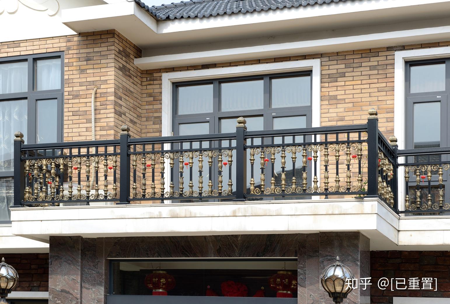 阳台护栏,如何做到时尚漂亮,又有防护作用?