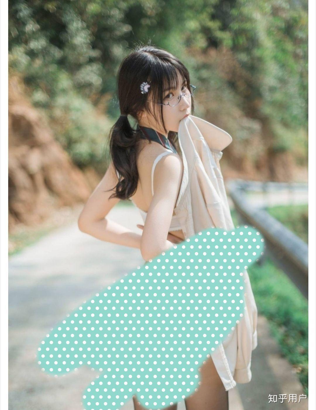 如何看待cp26上穿jk制服的女生摆露骨姿势被路人骂