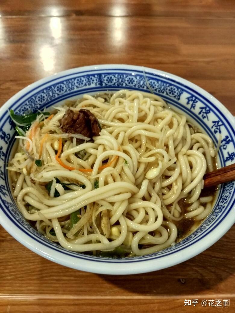 不像陕西的饸饹面,是以荞面面为主做的.