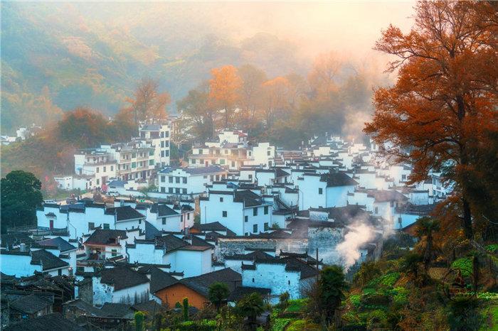江西婺源深山古村落红枫林景观特别漂亮秋天旅游摄影必去之地