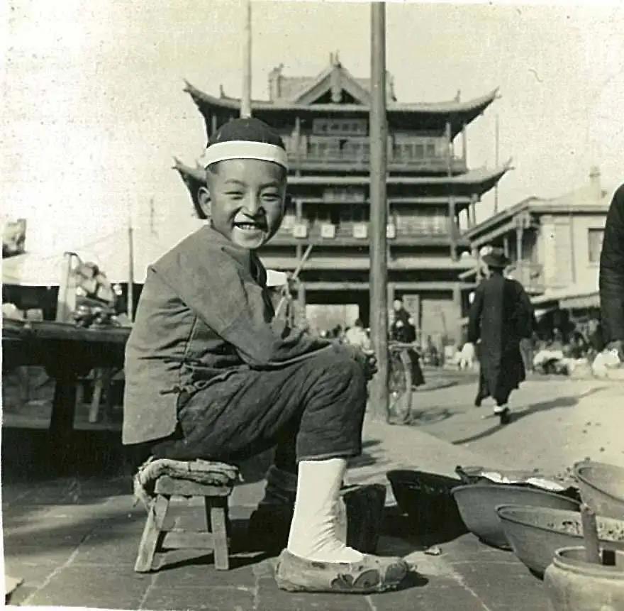 民国年间67摆地摊卖什么最赚钱