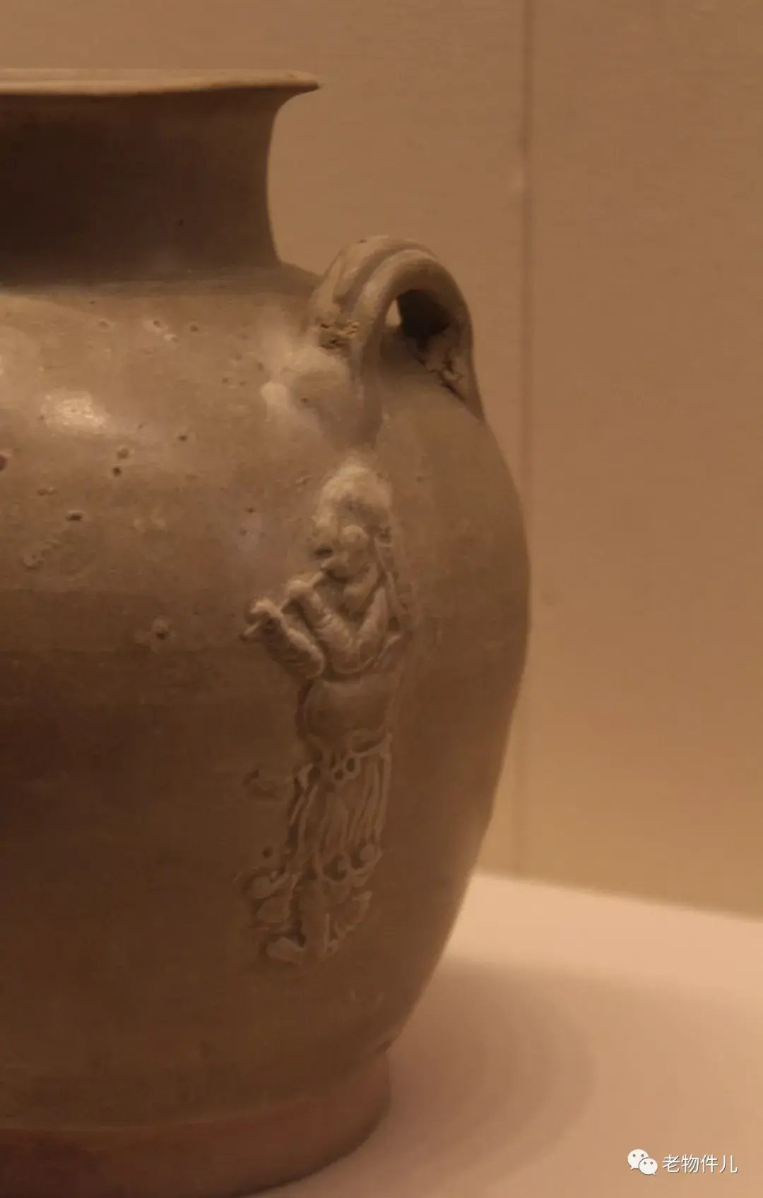 唐·李颀《听安万善吹觱篥歌》称:"南山截竹为觱篥,乃是公变的龟兹