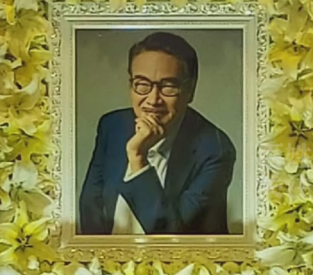 吴孟达灵堂遗照周星驰现身华仔古天乐或为其扶灵