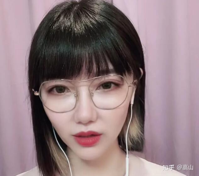 根据分析,郑女士的粉丝中,9成5以上的都是男粉丝