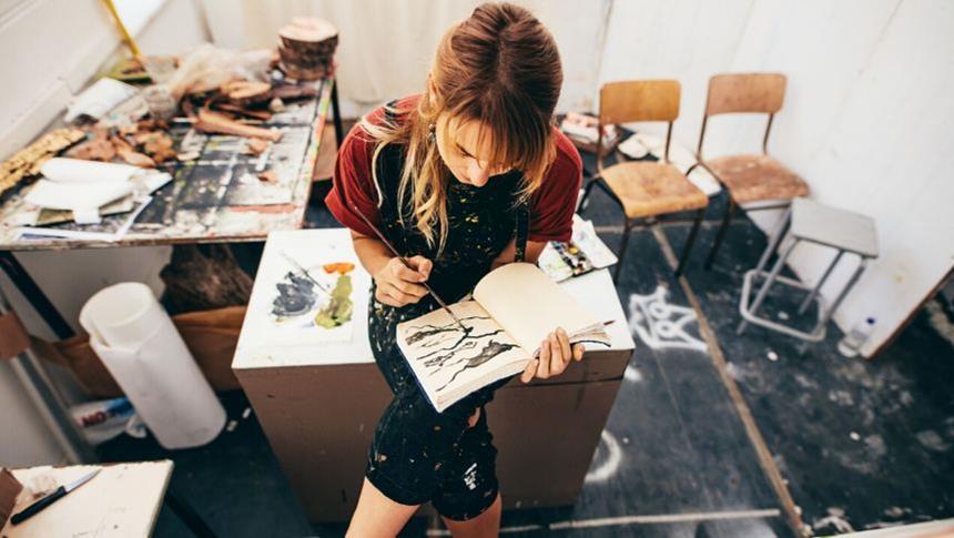 国外艺术院校针对性强