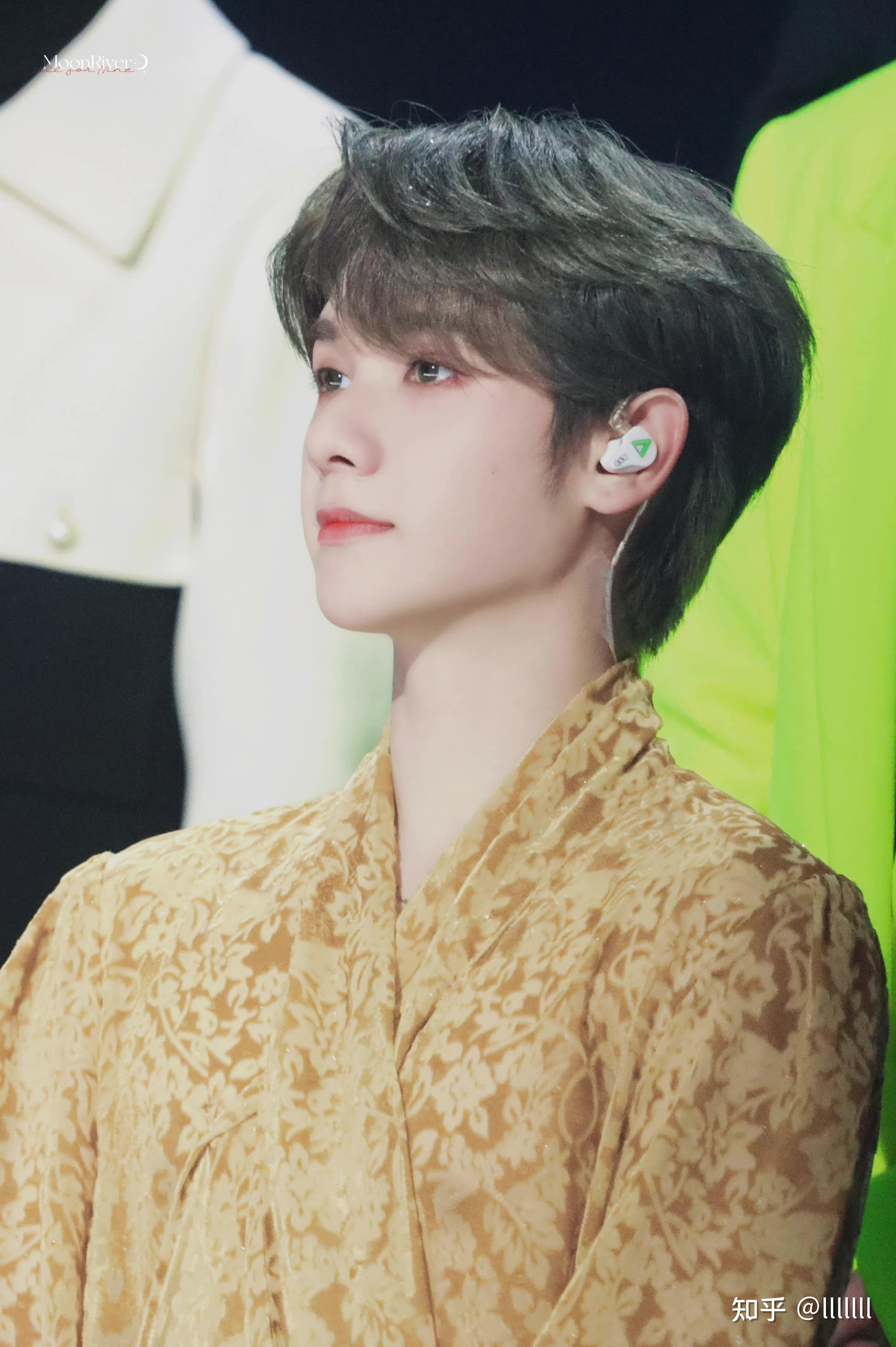 刚刚我在想,我到底是什么时候开始喜欢你呢,或许是三公的甜美造型让我