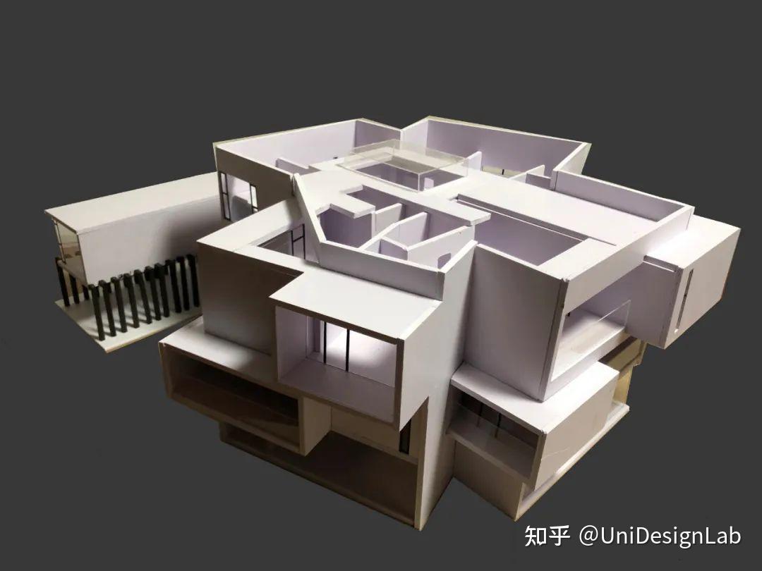 疫情期間時做的手工模型,建築通過幾何體穿插,旋轉,凹凸的方盒子疊拼