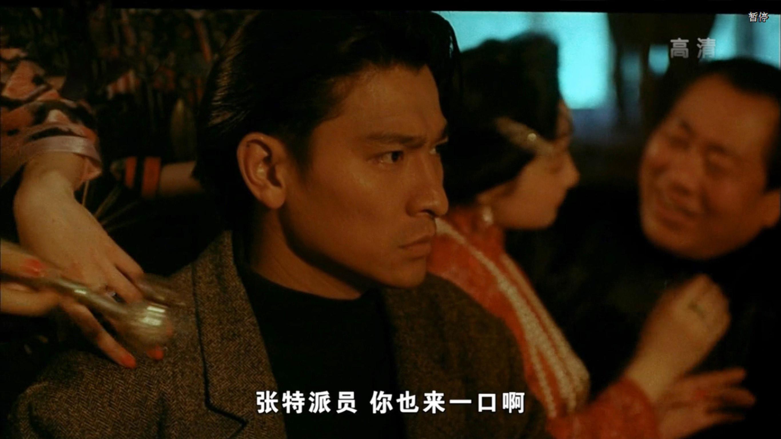 《天与地》上映于1994年,华仔饰演禁毒特派员张一鹏,金曲《忘情水》