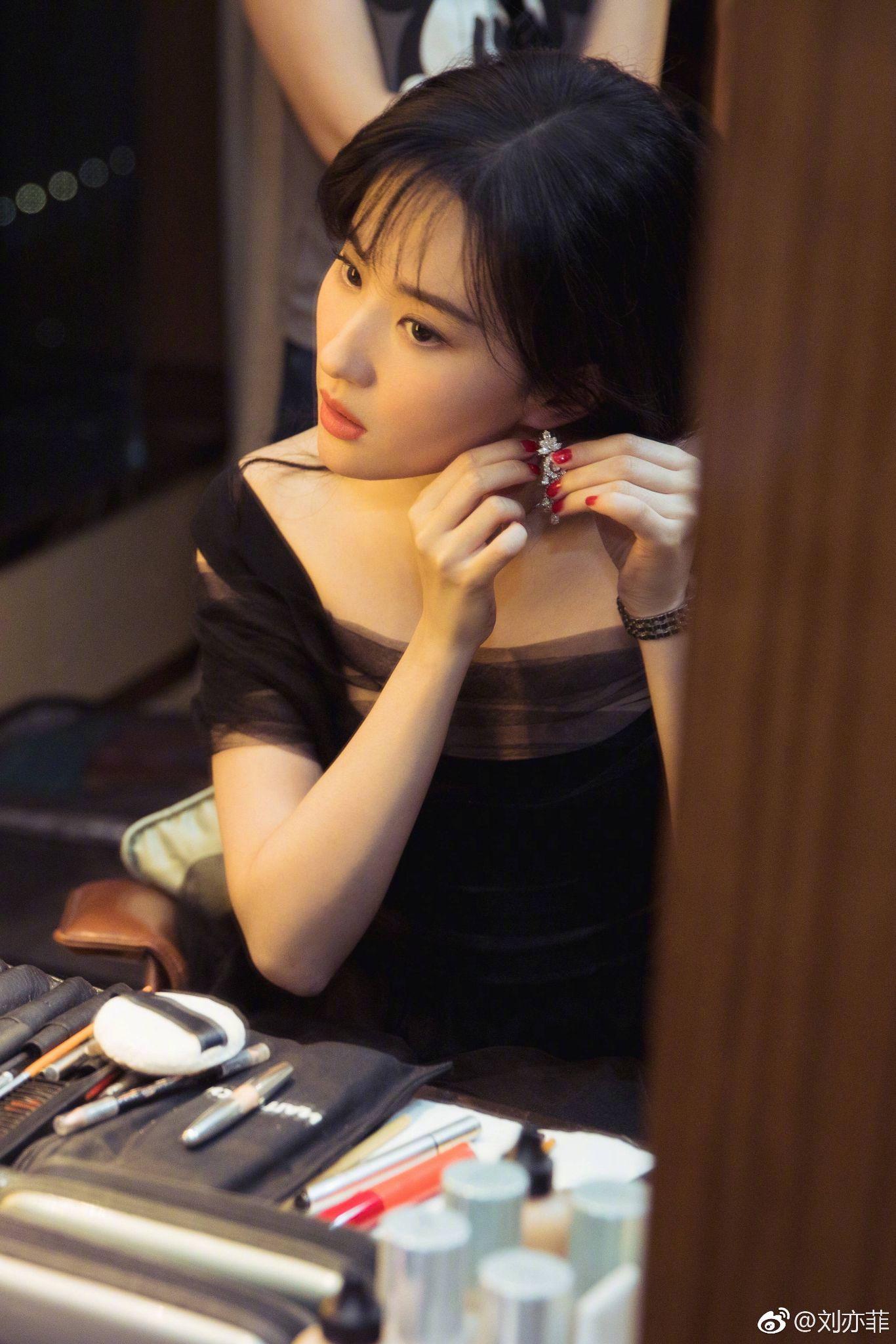 更新最近使用的绿色系壁纸 太爱绿色了!!(绿色壁纸ins风纯色系)