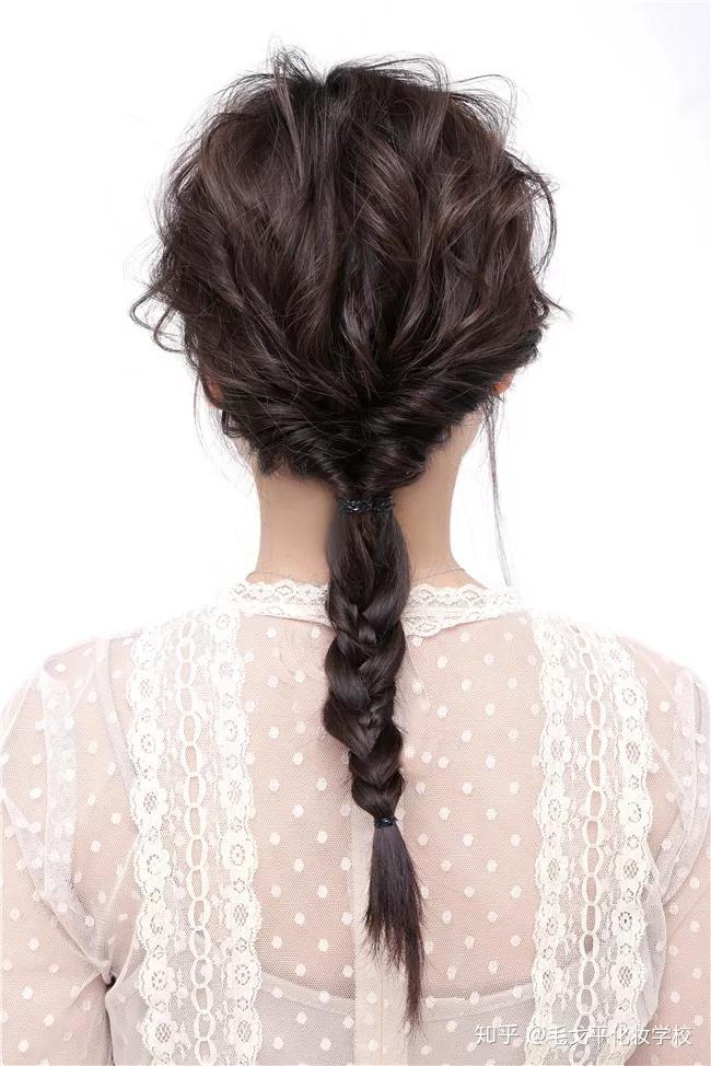 盘着头发可以戴哪些耳环 v2-08a61bc7e4a2a82cbf999ba6c613c509_r.jpg