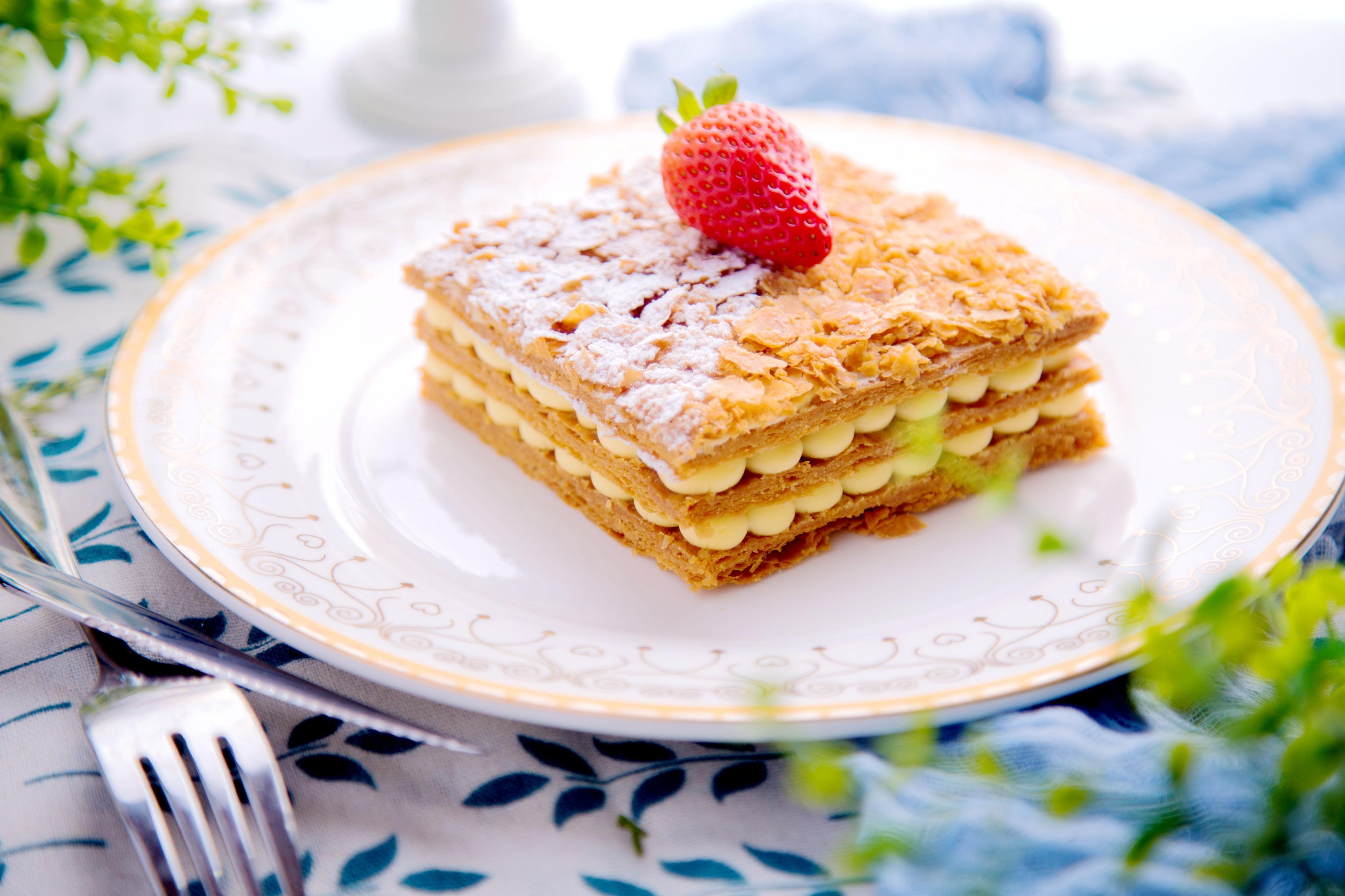 没有方向.在蛋糕店当了半年学徒.想去学校继续学习.