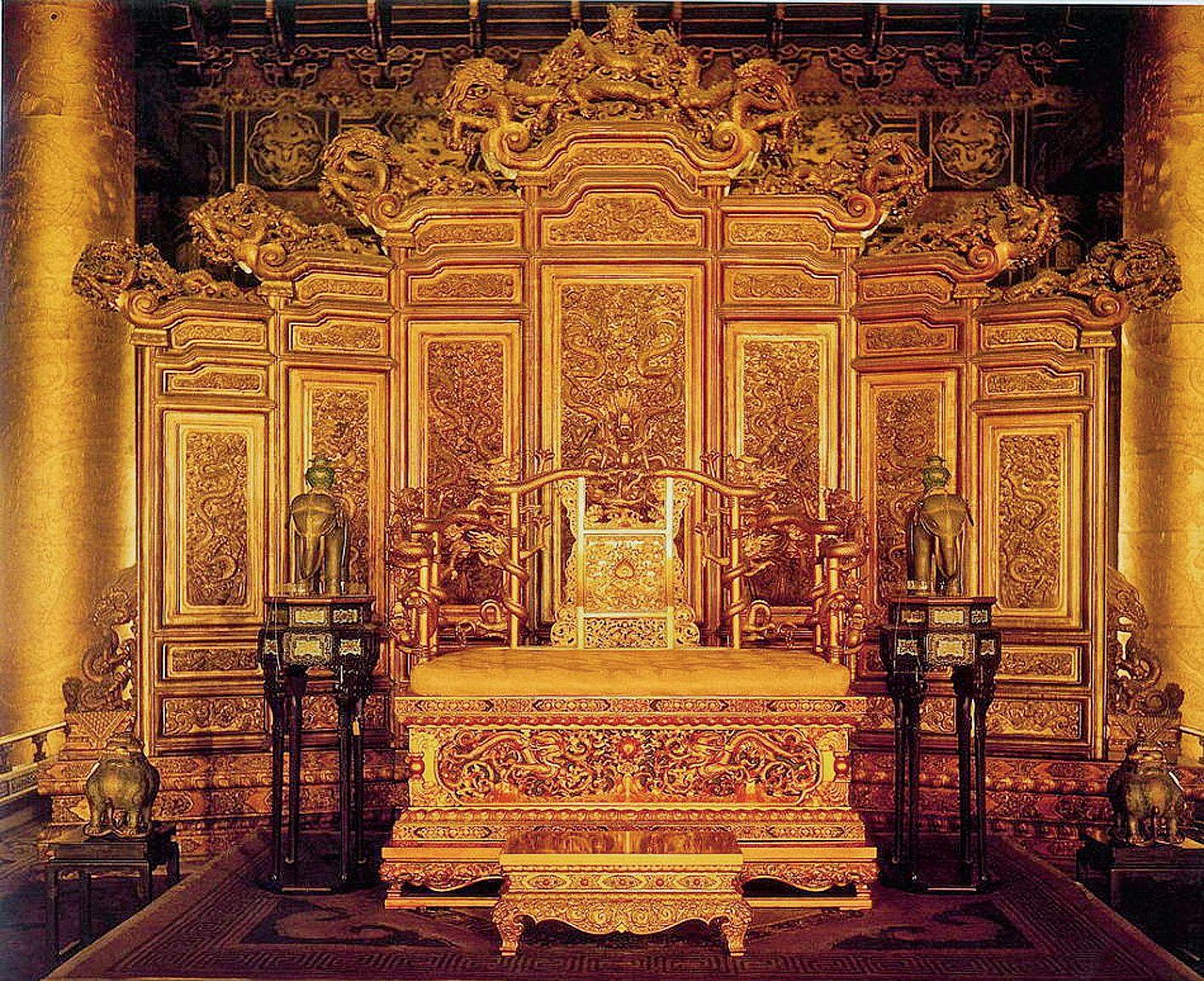 故宫的龙椅是什么材质的?