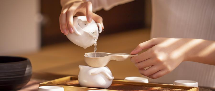 品茶的人 v2-08bd82f4e9b7e77398a00c15e50623e9_1440w.jpg?source=172ae18b