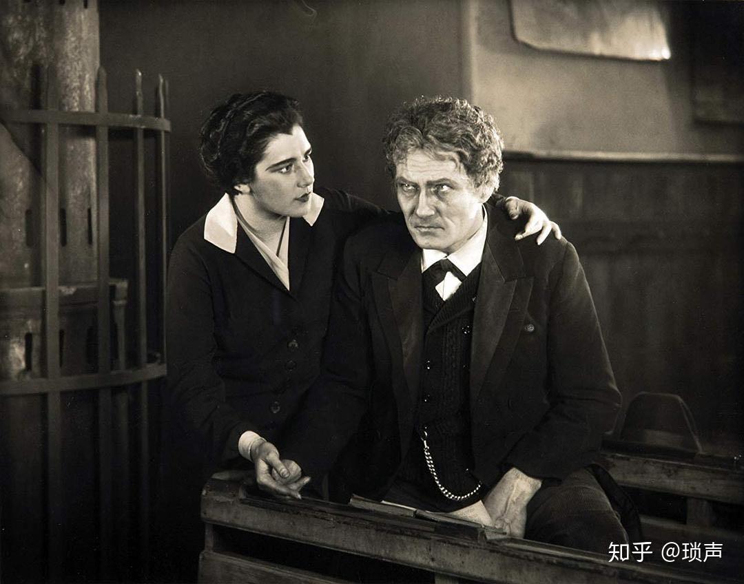 希区柯克的默片时代从欢乐园到孟克斯人