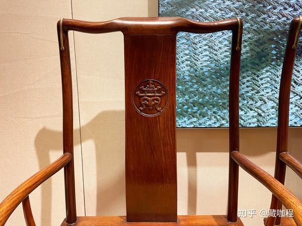 案上清供变身寿字纹,黄花梨南官帽椅雕工精美 - 知乎