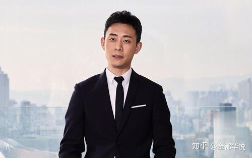 吴京找张毅拍戏问片酬多少 张毅用手比了个一 吴京惊讶了一个亿 知乎
