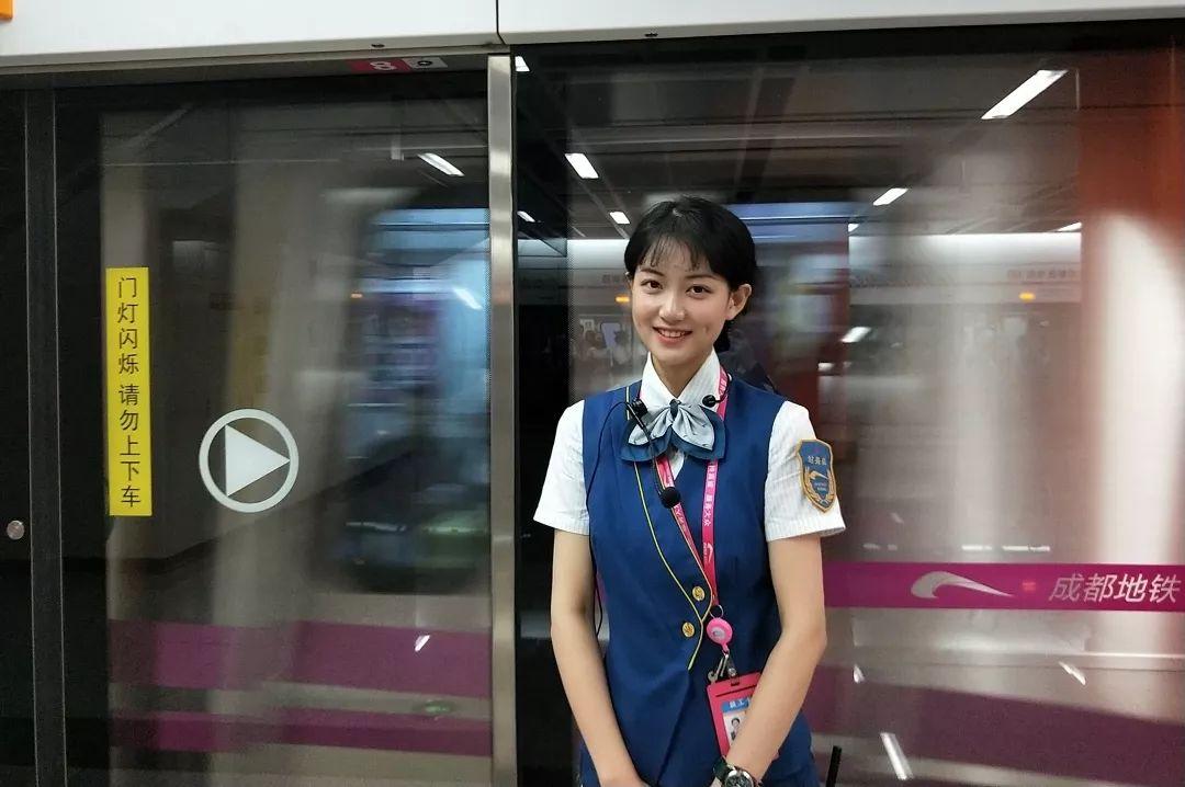 投票地铁里的微笑哪一个最美