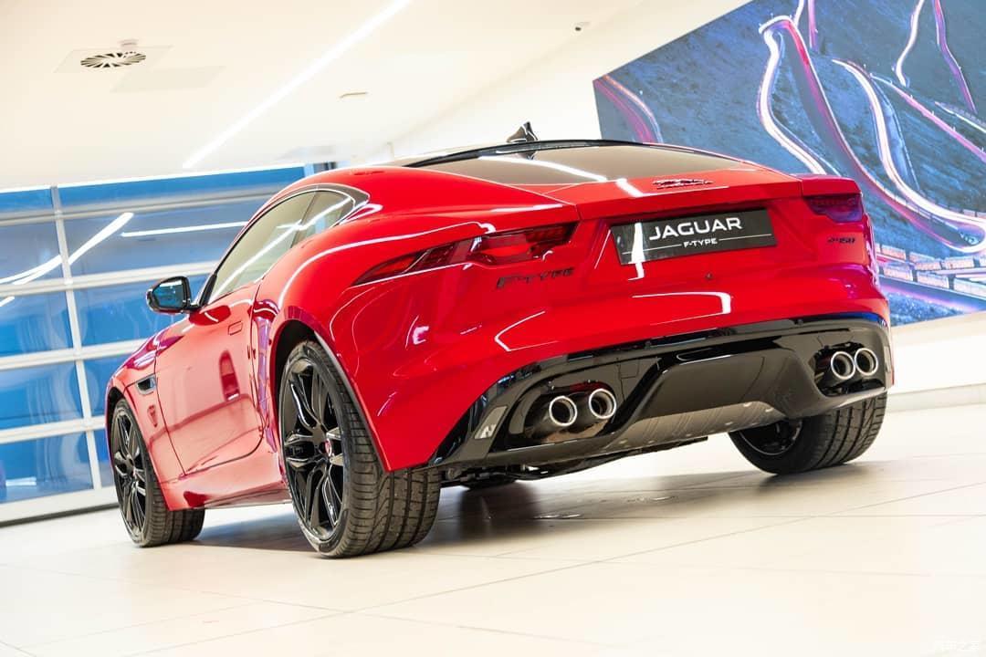 海外实拍新款捷豹ftype搭载50tv8发动机的英伦范跑车