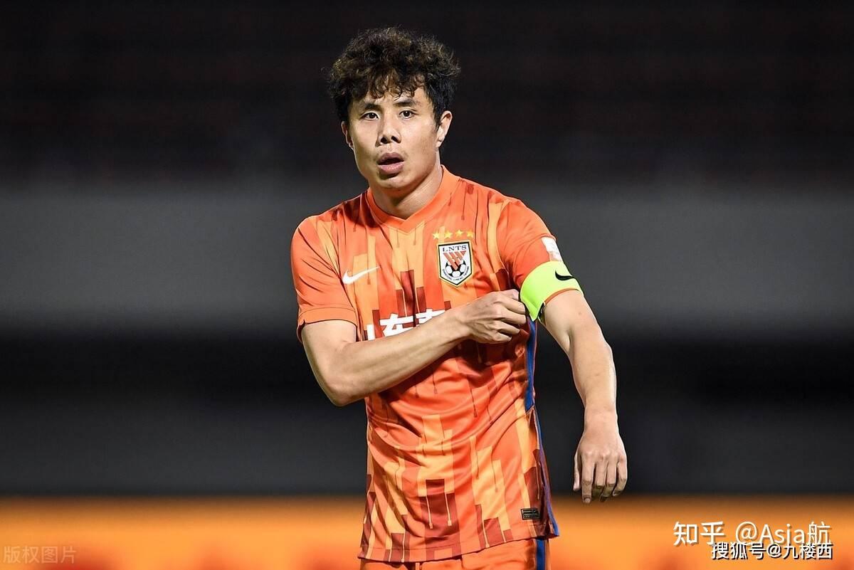 足球新闻山东球迷意难平功勋队长职业前途未卜离队后遭遇丢冠欠薪失业