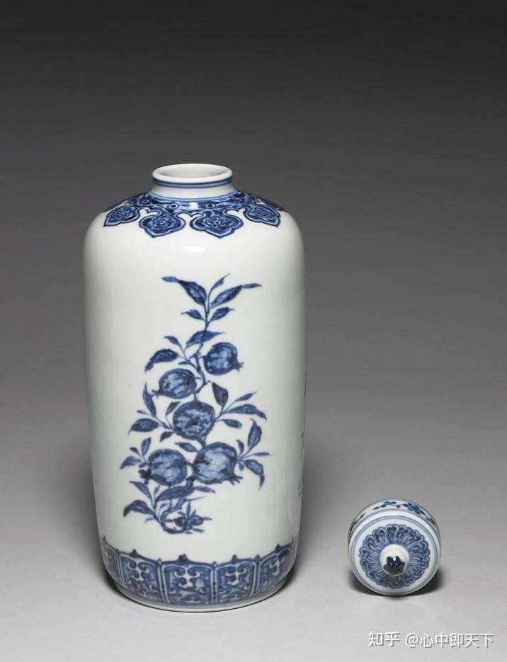 清雍正景德镇官窑青花瓜果纹盖罐