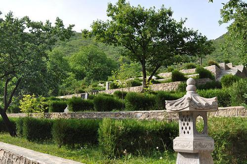 山京溝紀念林北京最早的樹葬陵園,位於北京市昌平區十三陵,可以說,地