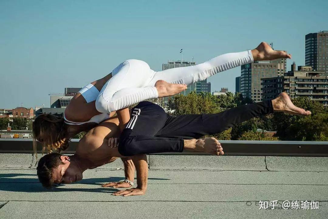 感情变迁四部曲和男朋友一起体会瑜伽的奥秘让你们如胶似漆