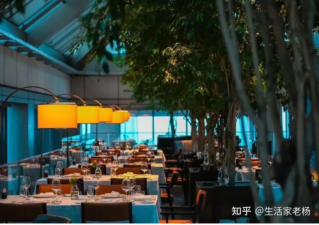 京城景观C位，360°全景空中餐厅，云端无边泳池，一生必住的10个理由！ - 知乎