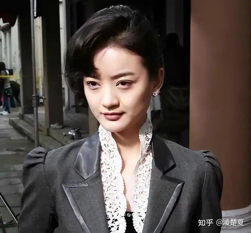 穆婉秋虽然是个小角色,在朱杰精湛演技的加持下,骨肉丰满.