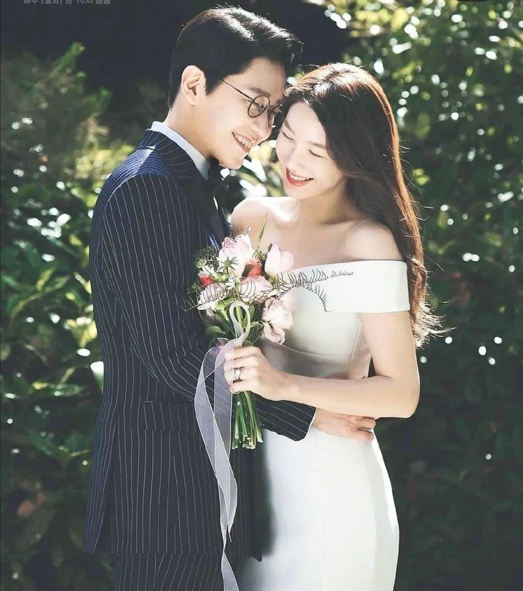 被《顶楼》男主严基俊圈得死死的,"反派专业户"再坏都可以!