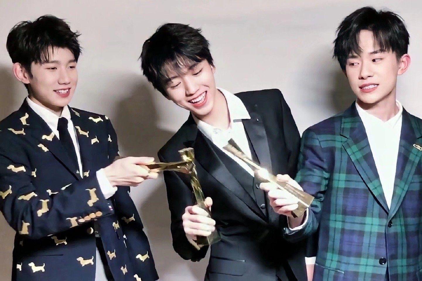 大家有没有tfboys的绝美神图,单人也可? - 知乎