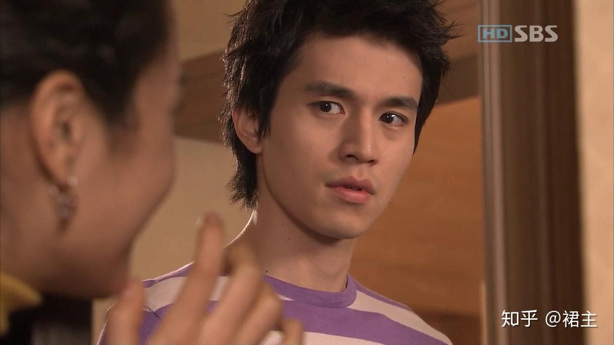 珠裕邻和薛功灿是没办法,只能把爱说成不爱,而金世璇和薛功灿则是在把