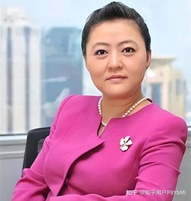 2012 年,"西红柿门"事件曝光了刘强东与庄佳的恋情.