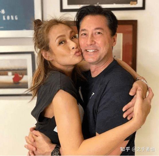 56岁王敏德宣布大女儿将与女朋友结婚,不介意两人一起怀孕! - 知乎