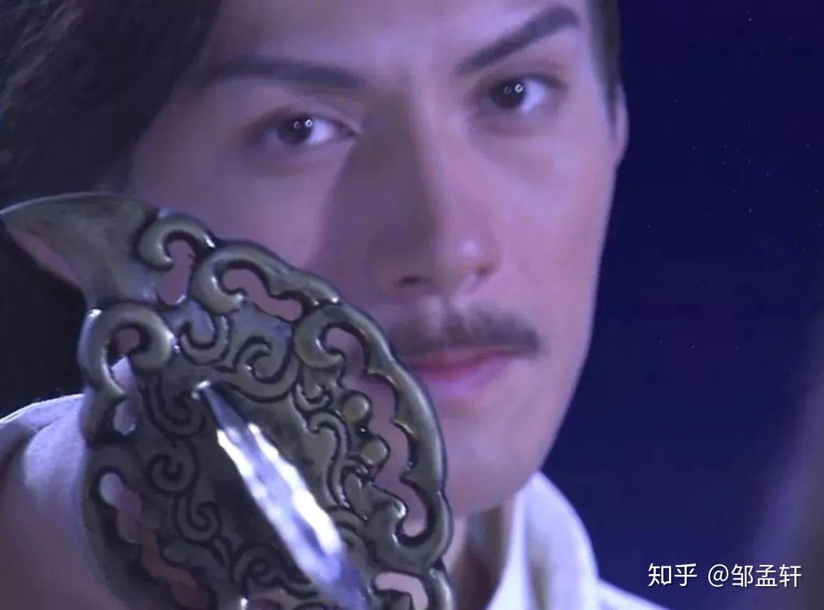 龙骧"师弟"师兄向我还礼,同时拔出了身上的佩剑"师兄"我行礼对面的