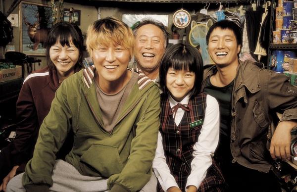 面对铁线虫寄居人体内导致人不断死亡的危险,与作为警察的弟弟为了