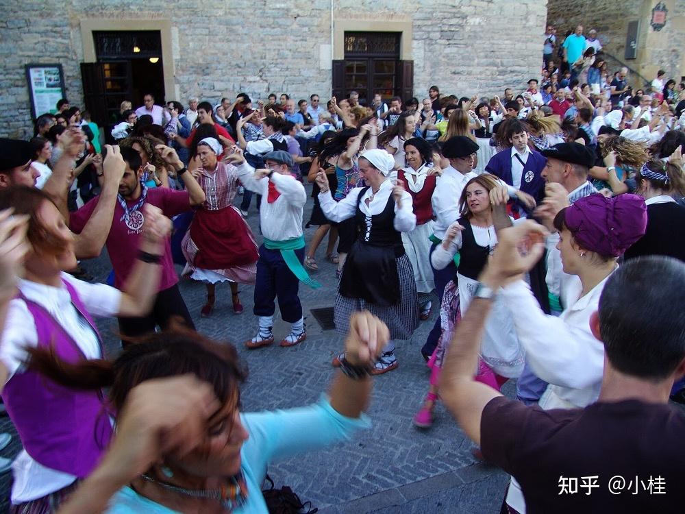 巴斯克语都已经濒危了,它对西班牙留学生并不构成什么"威胁",即使你到