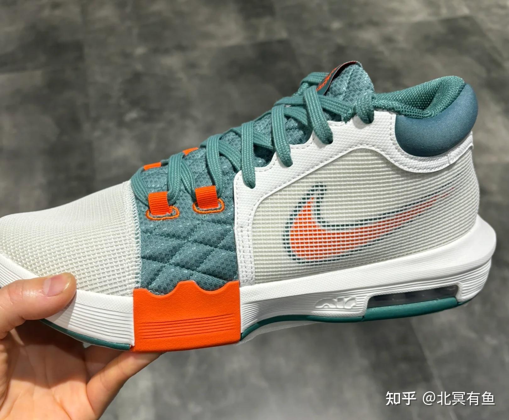 如鞋面leno-weave材质,足弓tp∪抗扭,全掌air strobel气垫,前掌zoom