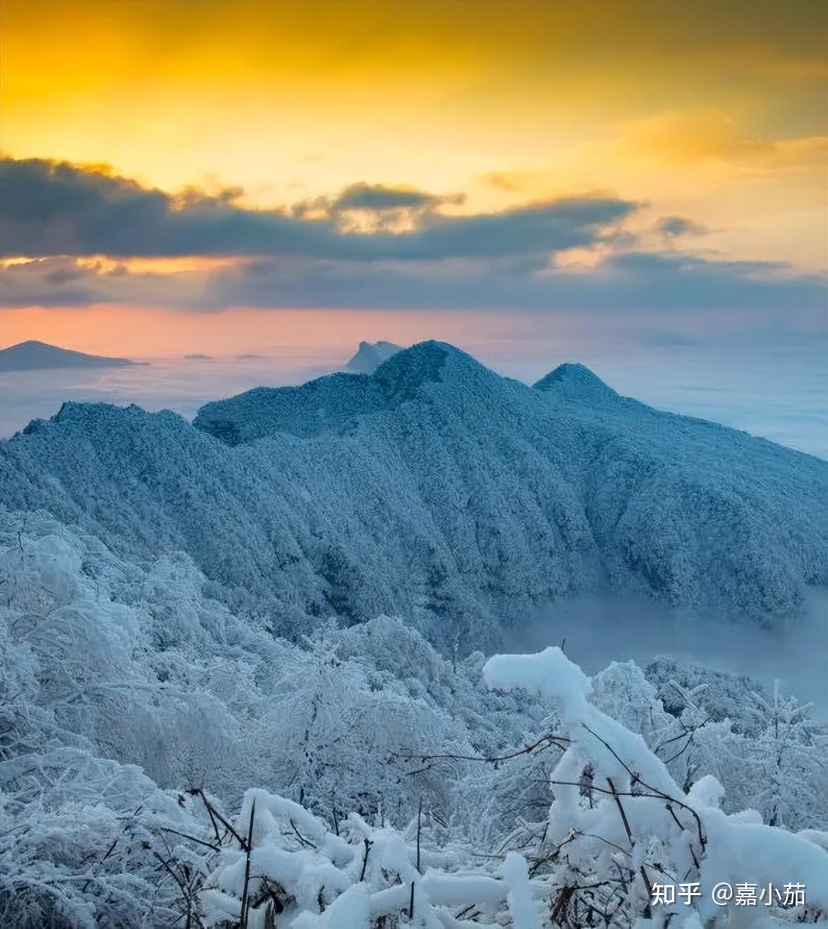 万树盛开的银花换上了云雾缭绕的霓裳冬天的光雾山,褪去了红叶飞舞的