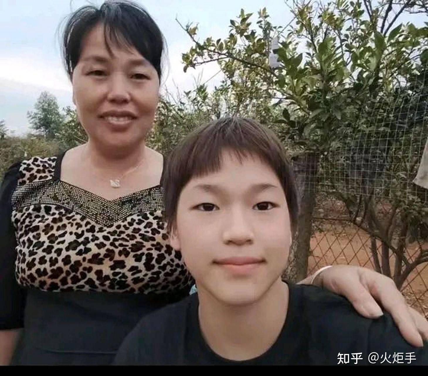 她的母亲董春华是上海体育学院体操教研室副教授,陈芋汐从小就能接受