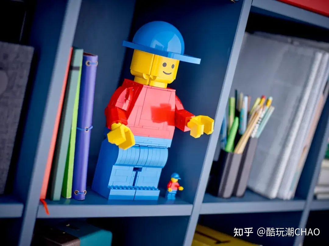 乐高即将发售全新超大人仔!能认出它致敬了哪一款经典造型吗? - 知乎