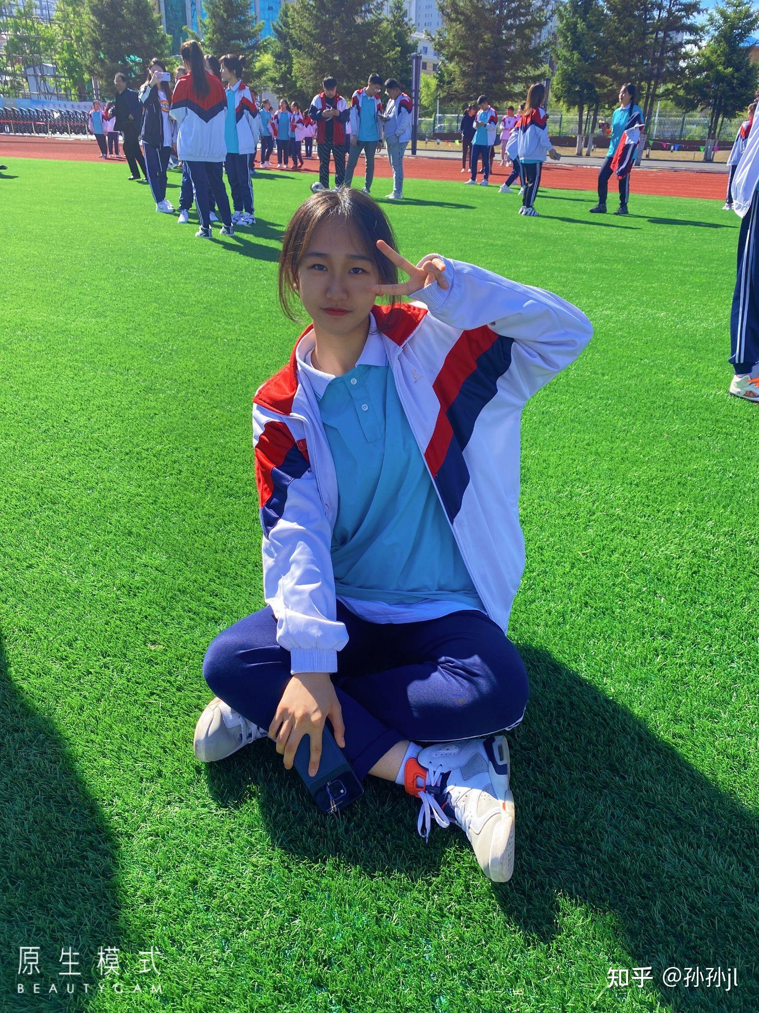 请问你现在手机里还有学生时期的照片吗