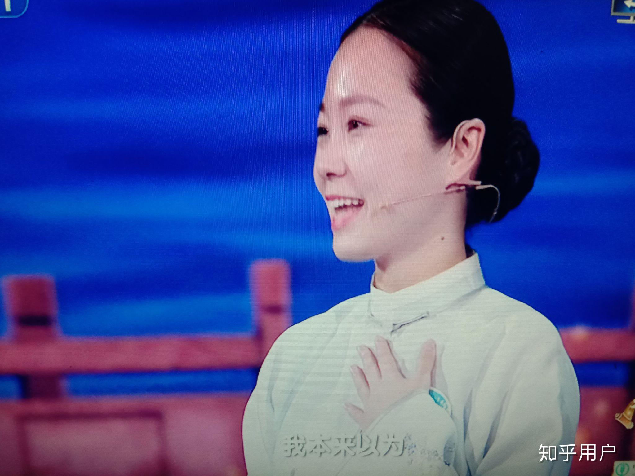 如何评价中国诗词大会第四季选手靳舒馨