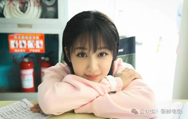 网友评四大女顶流杨紫女五一被群嘲赵丽颖粉丝开战迪丽热巴静悄悄