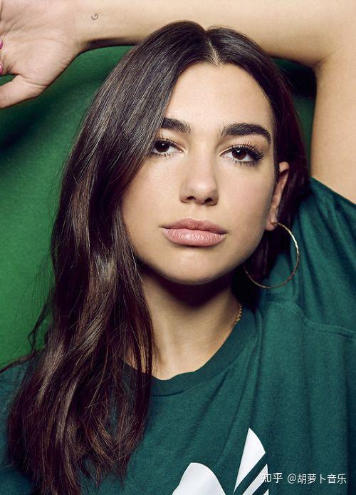 dua lipa与rita ora和jesy nelson是校友——她们都曾在伦敦的表演