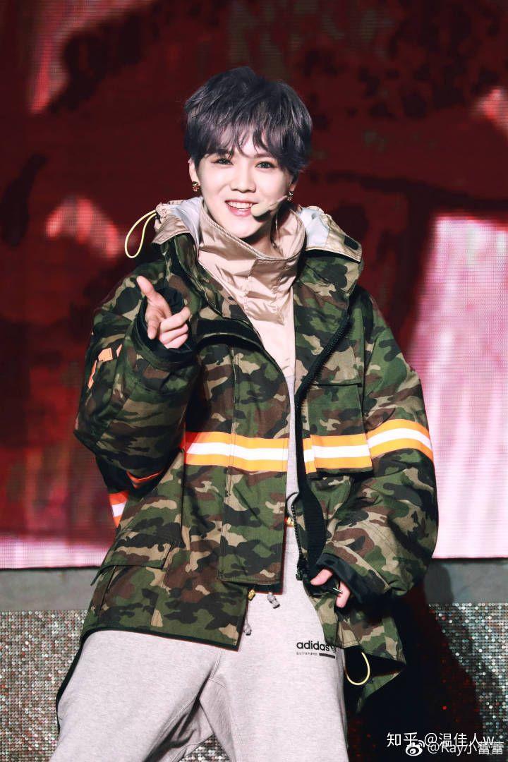 对鹿晗二巡深圳场演唱会有何感想？