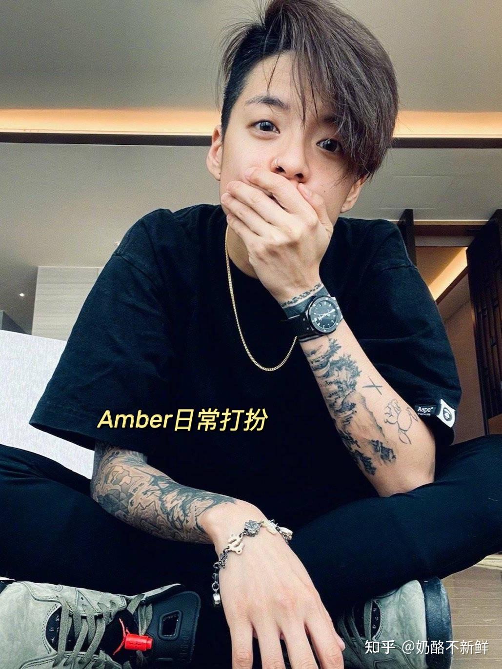 amber的短发造型吸睛率满满,一般女生短发是越短越美,她是越短越帅