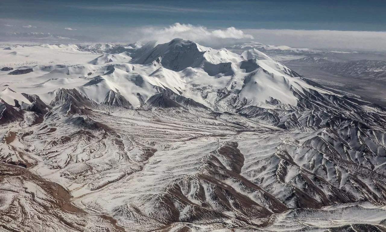 布喀达坂峰海拔6973米的木孜塔格峰,位于昆仑山中段的木孜塔格山上,这