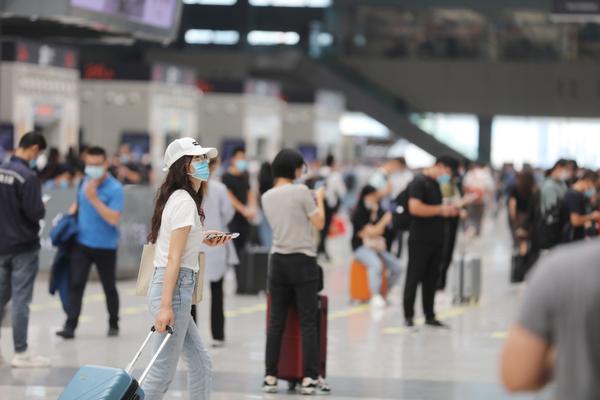 博鱼体育全站app:中铁郑州局集团有限公司今日预计发送旅客438万人次